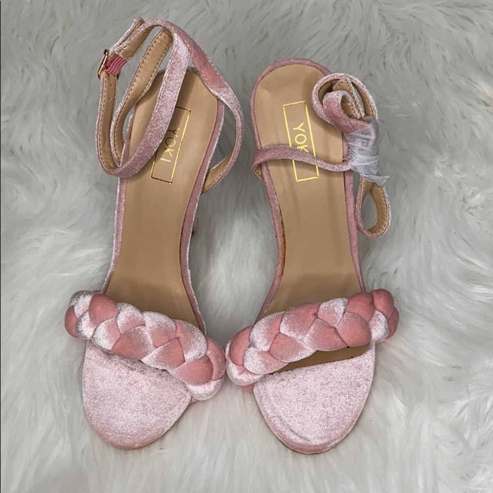 Yoki Sandals
